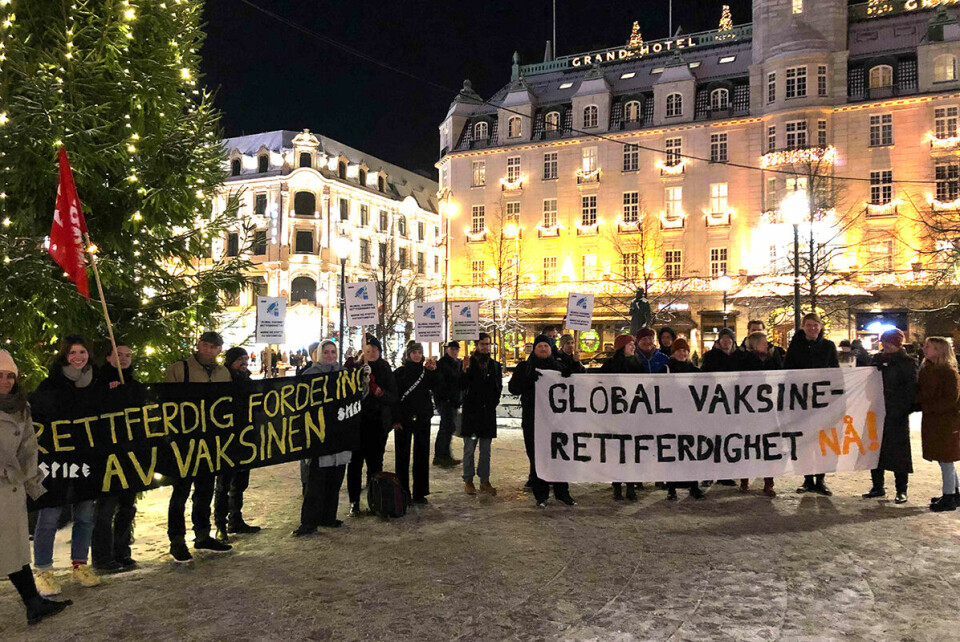 Tirsdag var det demonstrasjon for patentfritak på covid-vaksiner foran Stortinget i Oslo. Foto: Spire/Johanne Hammersland.