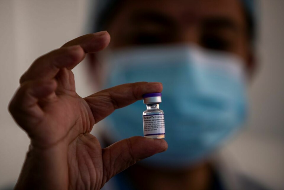 Det globale vaksinesamarbeidet har vært preget av hemmelighold i alle ledd, sier Karen Hussman, internasjonal åpenhetsekspert med bakgrunn fra Transparency International. Foto: EPA / NTB