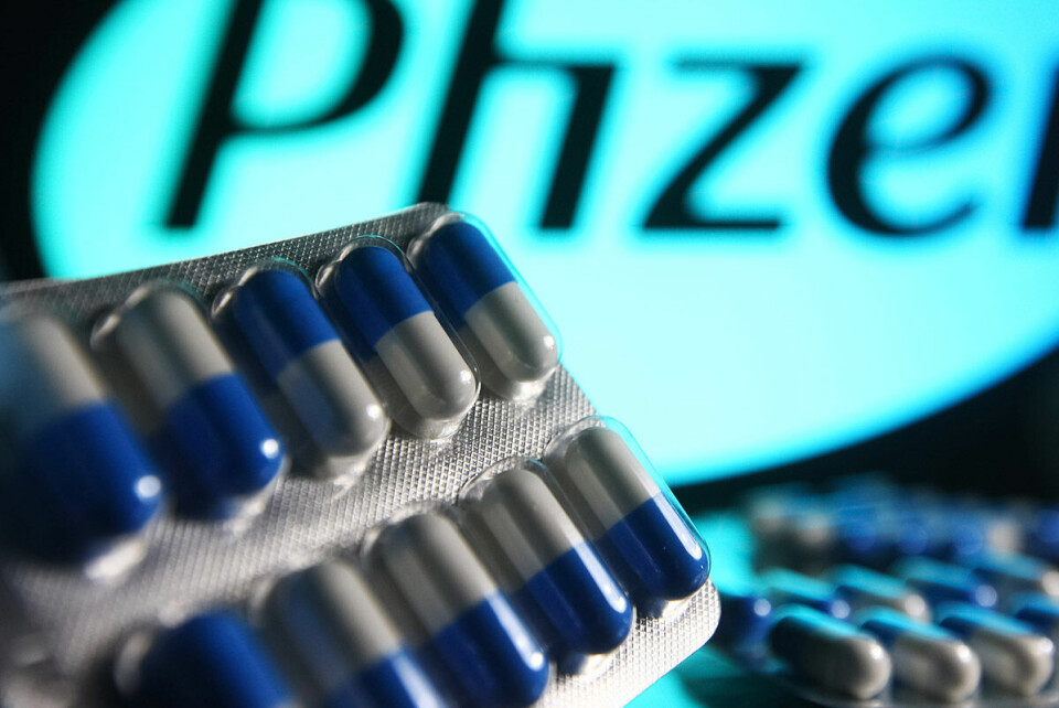 Pfizer har undertegnet en avtale med Medicines Patent Pool (MPP) om å gi underlisenser for produksjon av Paxlovid-pillen til generiske legemiddelprodusenter, uten at Pfizer krever penger i retur. Foto: NTB