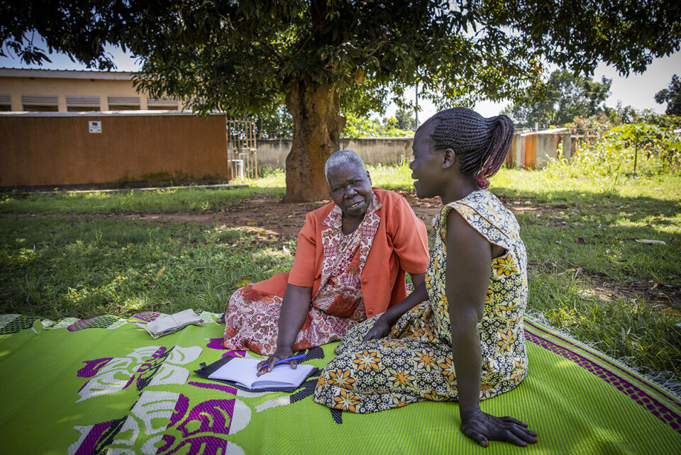 Florence Lamunu (60) var lærer i Kampala og alenemor da hun utviklet depresjon for 30 år siden. Det tok henne mange år før hun forsto at hun var syk og veien til bedring har vært lang. I dag er hun en Mental Health Champion og samarbeider med andre som har psykiske lidelser for å skape endring i Uganda.