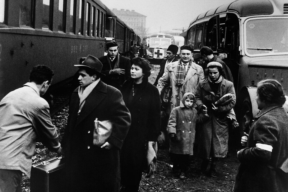 UNHCRs første direkte nødhjelpsoppdrag var på 1950-tallet, da 200.000 ungarere flyktet til Østerrike etter at sovjetiske tropper invaderte Ungarn i 1956. UNHCR ledet hjelpeinnsatsen og arbeidet med å bosette flyktningene i flere land. Foto: UNHCR / NTB