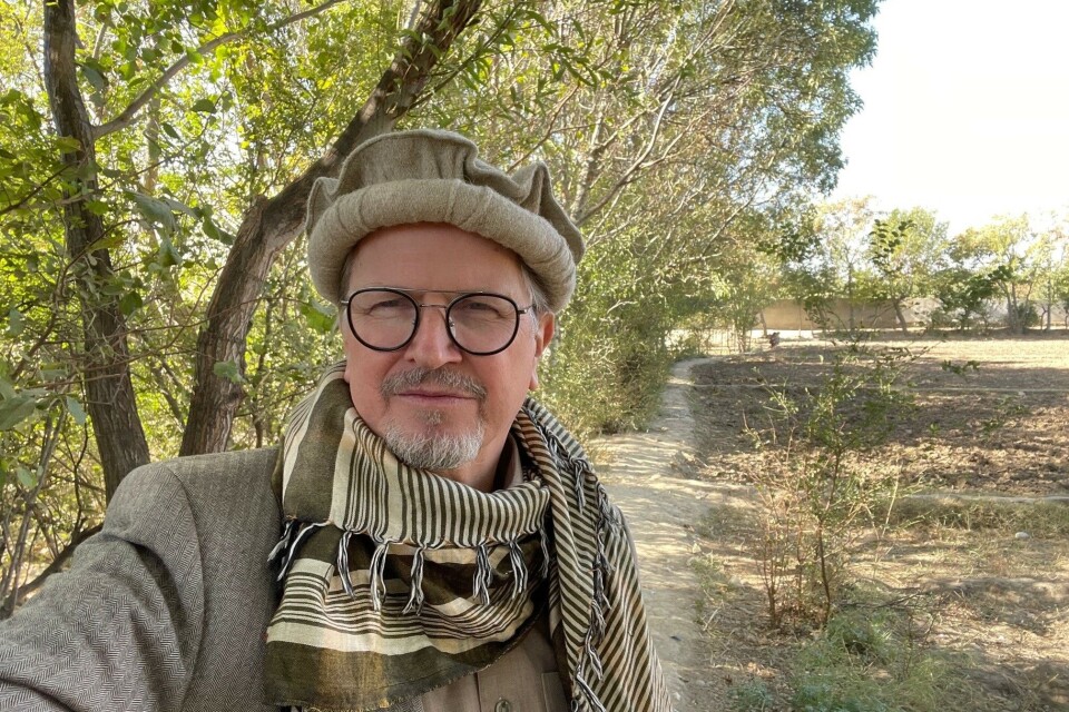 Terje Watterdal, landdirektør i Afghanistankomiteen, forteller at den vanskelige situasjonen i Afghanistan gjør at organisasjonens rundt 1000 ansatte nå bruker mindre tid på langsiktige utviklingsarbeid og mer tid på ren nødhjelp. Han mener giverlandene, med USA i spissen, er nødt til å handle raskt og blant annet sørge for at den afghanske nasjonalbanken får tilgang til sine egne penger. Slik at økonomien i landet kan komme i gang igjen. Foto: Terje Watterdal,