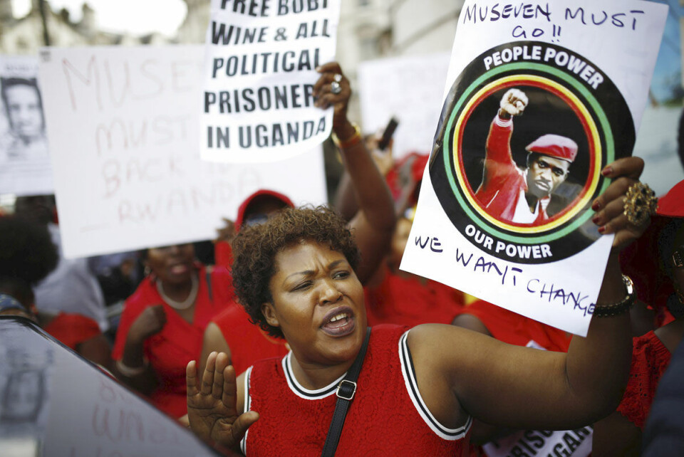 Aktivster demonstrerer mot Ugandas president Yoweri Museveni i London, 23. august 2018. Dersom protestene hadde funnet sted i Uganda, ville demonstrantene risikert vold, trakassering og vilkårlige arrestasjoner. Foto: Henry Nichols / Reuters / NTB scanpix