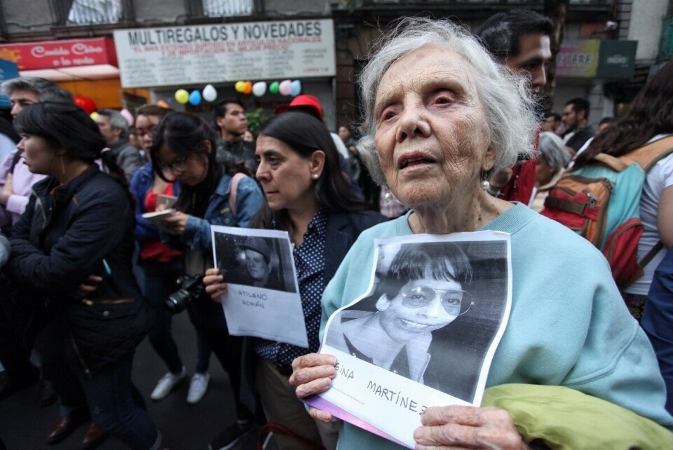 Journalist og forfatter Elena Poniatowska deltar i en protestmarkering mot drap på journalister i Mexico tidligere i år. Mexico er nest etter Syria det farligste landet i verden å være journalist. På verdensbasis er likevel årets tall for antall drepte lavere enn i 2016.