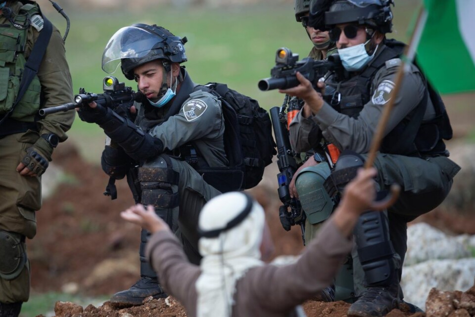 Israel nekter å utlevere likene av palestinere som blir drept av israelske styrker, eller som dør i israelsk fangenskap. De etterlatte får derfor ikke gravlegge dem. Foto: AP / NTB