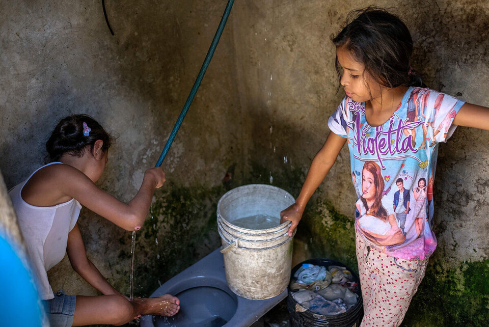 Røde Kors penger til å sende livsviktige medisiner og mat til Venezuela der mange lever nå i desperat fattigdom. Foto: AFP/ NTB scanpix