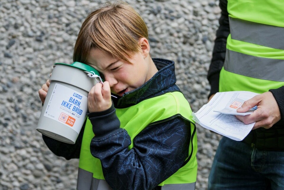 TV-aksjonen i år gikk til inntekt til Plans arbeid for å bekjempe barneekteskap i fem land. Carl Graff Westerveld (8) er bøssebærere på Nordstrand i Oslo. Foto: Naina Helén Jåma / NTB TV-aksjonen i år gikk til inntekt til Plans arbeid for å bekjempe barneekteskap i fem land. Carl Graff Westerveld (8) er bøssebærere på Nordstrand i Oslo. Foto: Naina Helén Jåma / NTB
