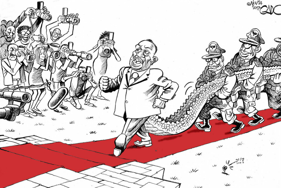 Titusener av mennesker var til stede da «Krokodillen» Emmerson Mnangagwa (75) ble tatt i ed som ny president i Zimbabwe fredag. Han har tidligere vært blant annet etterretningssjef i landet. Han kom til makten med støtte fra generalene. Illustrasjon: GADO