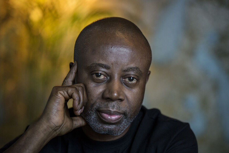 – Jeg ville ikke byttet Nigeria mot noe annet sted i verden, sier forfatter Chido Onumah om hjemlandet han frykter er på vei mot kollaps. Foto: Espen Røst