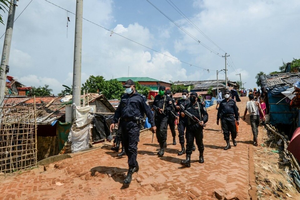 Kriminelle gjenger kjemper om kontrollen over narkohandel inne i flyktningleirene i Cox Bazar. Volden rammer også flyktningene. Korrupt, lokalt politi blir beskyldt for å være en del av problemet. Nasjonale sikkerhetsstyrker har nå trappet opp sin tilstedeværelse i leirene. Foto: Munir Uz Zaman/AFP/NTB