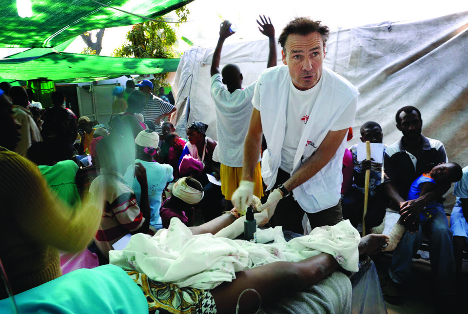 I januar 2010 ble Haiti rammet av et kraftig jordskjelv. Skjelvet hadde episenter i Léogâne vest for Port-au-Prince. Som i så mange andre humanitære kriser, var Morten Rostrup og Leger uten grenser til stede for å bidra i hjelpearbeidet. Foto: MSF I januar 2010 ble Haiti rammet av et kraftig jordskjelv. Skjelvet hadde episenter i Léogâne vest for Port-au-Prince. Som i så mange andre humanitære kriser, var Morten Rostrup og Leger uten grenser til stede for å bidra i hjelpearbeidet. Foto: MSF