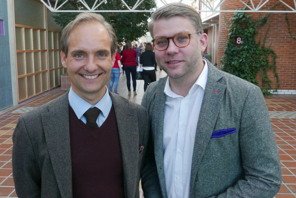 Professor Terje Eikemo (tv.) leder det nystartede forskningssenteret CHAIN ved NTNU. Senteret skal forske på ulikheter i global helse, blant annet på grunnlag av datamengdene fra Unicefs mange landkontor. Konstituert kommunikasjonssjef Kim Gabrielli (th.) fra Unicef er blant initiativtakerne til forskningssenteret.
Foto: Lars Martin Hjorthol