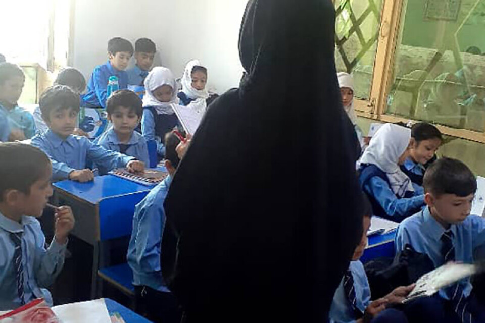 Sameen Khanum går fortsatt til jobben som lærer ved en barneskole i Kabul, men frykter hva fremtiden vil bringe. Foto: Izhar Ullah
