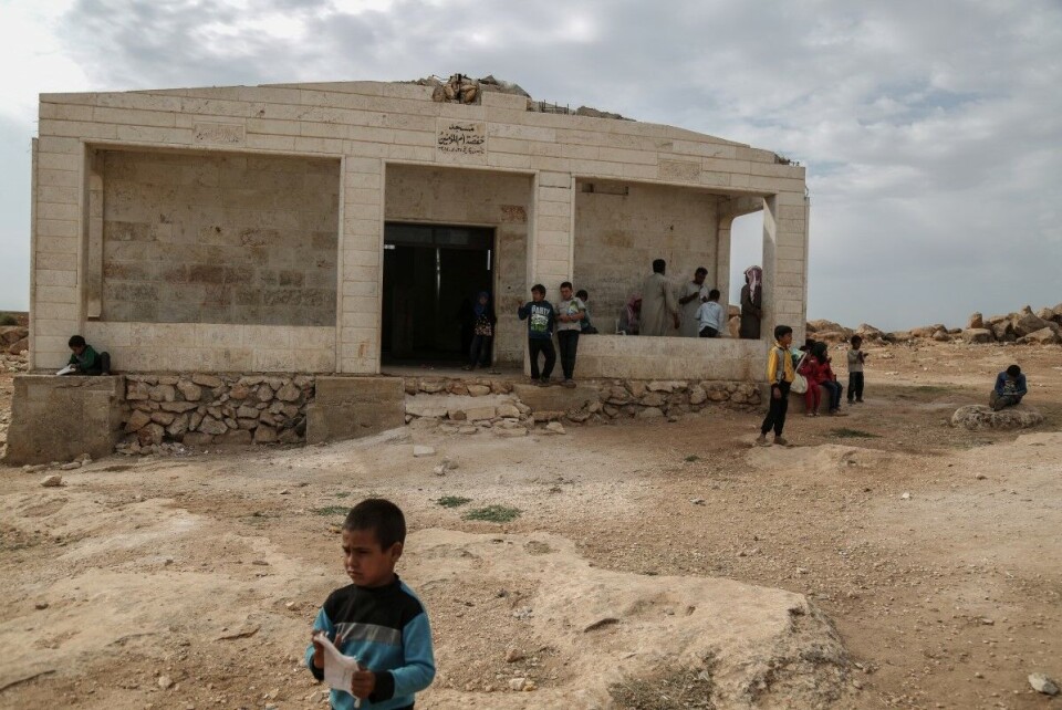 Til tross for en en enormt vanskelig situasjon i den syriske provinsen Idlib er det fortsatt mulig å drive utviklingsarbeid der, forteller den syriske aktivisten Karam Hilly. Bildet er fra en imidlertidig skole i Idlib. Foto: Anas Alkharboutli/ NTB Scanpix Til tross for en en enormt vanskelig situasjon i den syriske provinsen Idlib er det fortsatt mulig å drive utviklingsarbeid der, forteller den syriske aktivisten Karam Hilly. Bildet er fra en imidlertidig skole i Idlib. Foto: Anas Alkharboutli/ NTB Scanpix