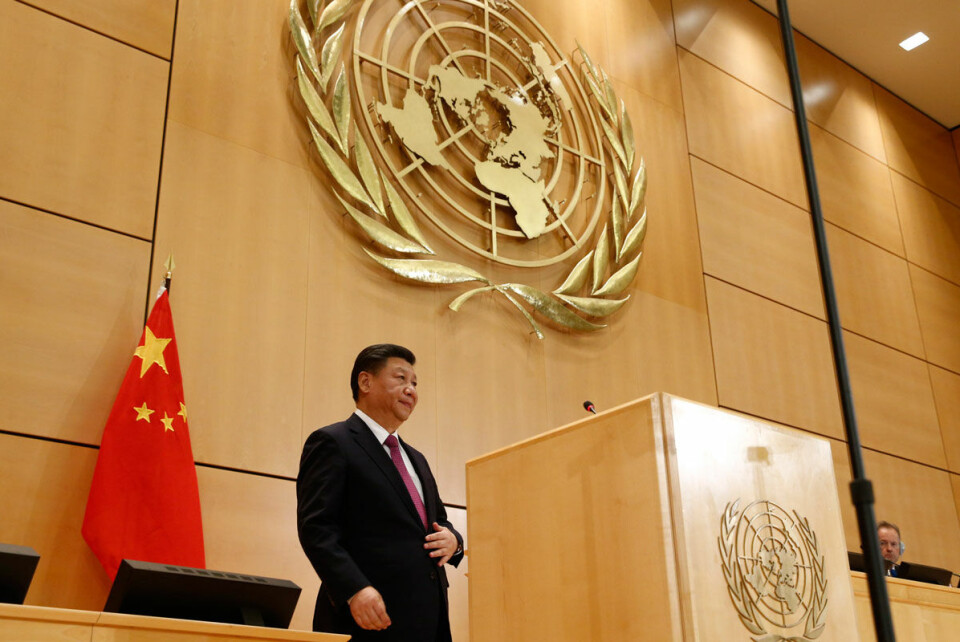 Da Kinas president Xi Jinping skulle tale i FN-hovedkvarteret i Geneve ble representanter for sivilsamfunnet og FN-ansatte holdt langt unna. Pro-Kina-demonstranter fikk boltre seg utenfor FN-bygningen, mens en liten gruppe som demonstrerte for Tibets uavhengighet ble fjernet av politiet.