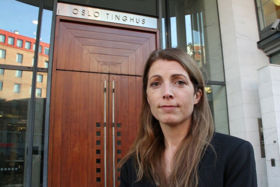 Astrid Sehl, tidligere medarbeider i Flyktninghjelpen, tok et kraftig oppgjør med sin tidligere arbeidsgiver i Oslo Tingrett. Hun var innkalt som vitne for den tidligere kollegaen Steve Dennis. Canadieren saksøker Flyktninghjelpen for deres håndtering av sikkerheten under kidnappingen i Dadaab. Foto: Hege Opseth Vandapuye