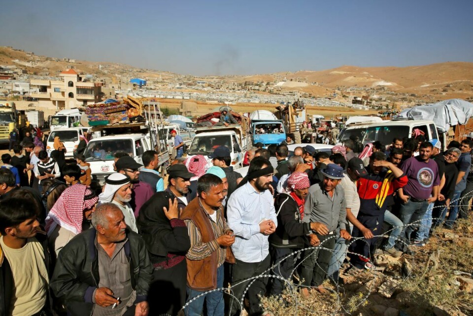 En gruppe syriske flyktninger gjør seg klar til å krysse grensen fra Libanon ved grensebyen Arsal i juni 2018. Amnesty sier mange som vender hjem, blir fengslet, torturert og seksuelt misbrukt. Arkivfoto: Bilal Hussein / AP / NTB
