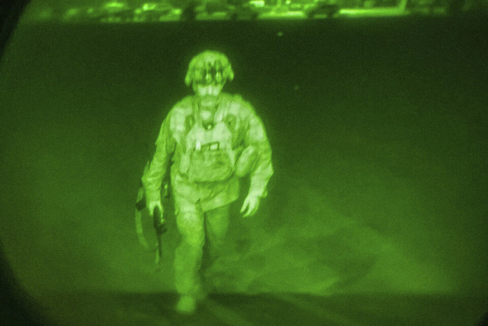 Generalmajor Chris Donahue ble den siste amerikanske soldaten som forlot afghansk jord. Like før midnatt tok en 20 år lang krig slutt. Foto: USAs sentralkommando via AP / NTB