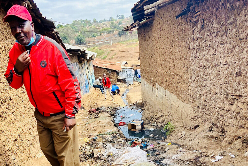 Rektor Josiah Munytutu ved St.John School Kibera er en populær mann i nærmiljøet. Han tror ikke på politikernes løfter. Alle fotos: Nina Hanssen