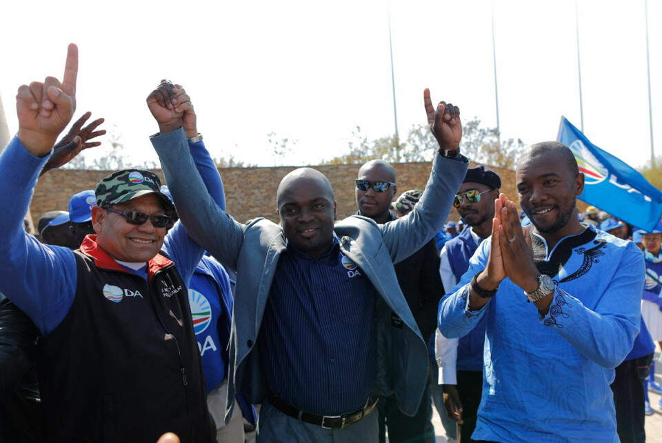 Solly Msimanga, fra Den demokratiske alliansen (DA) ble valgt til borgermester i Tshwane (Pretoria). Han erklærte at hvetebrødsdagene for tjenestemenn og politikere i rådhuset nå er over.