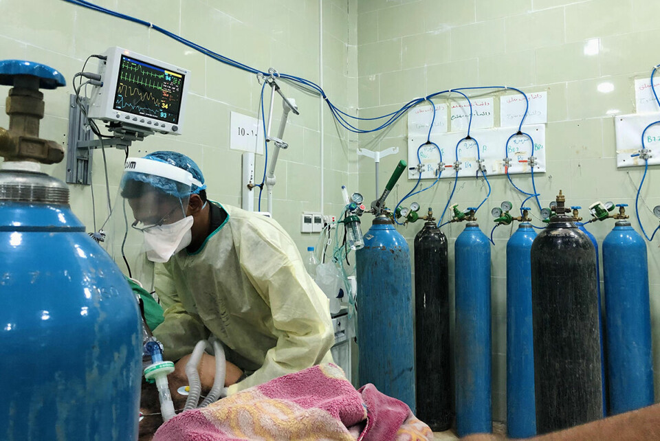 En korona-pasient har et massivt behov for oksygen - 25 til 30 liter i minuttet. På sykehuset i Aden i Jemen (bildet) bruker Leger Uten Grenser 600 sylindere om dagen. Foto: Athmar Mohammed/MSF