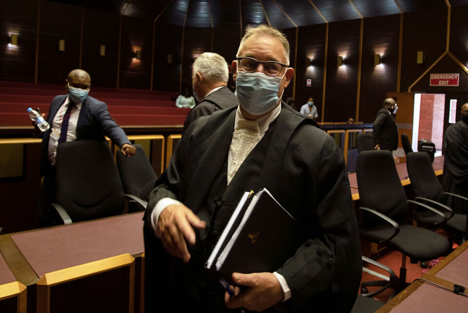 Den sørafrikanske statsadvokaten Billy Downer har jobbet med korrupsjonssaken mot tidligere president Jacob Zuma i 20 år. Zuma ønsker å trenere saken så lenge som mulig. Foto: NTB
