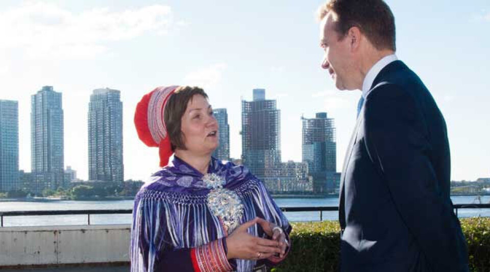 Sametingspresidenten Aili Keskitalo i samtale med utenriksminister Børge Brende i New York. Foto: Anne Håskoll-Haugen
