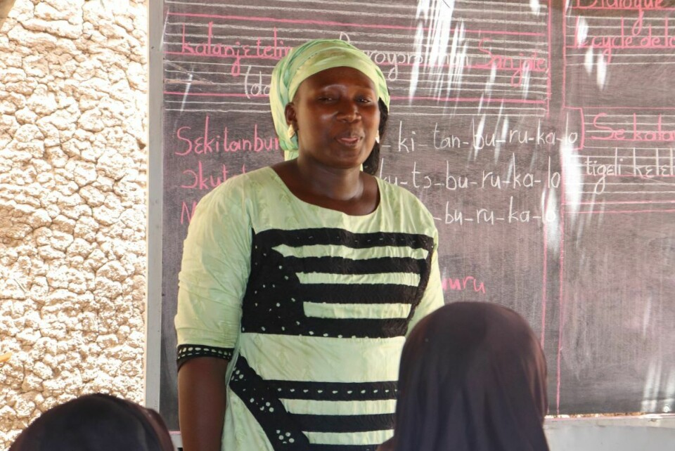 Kitio Samake er 35 år. Hun kommer opprinnelig fra Bamako i Mali, men jobber nå som lærer for voksne kvinner i landsbyen Dialakoro i samme land. Foto: Fatoumata Dembele / Strømmestiftelsen