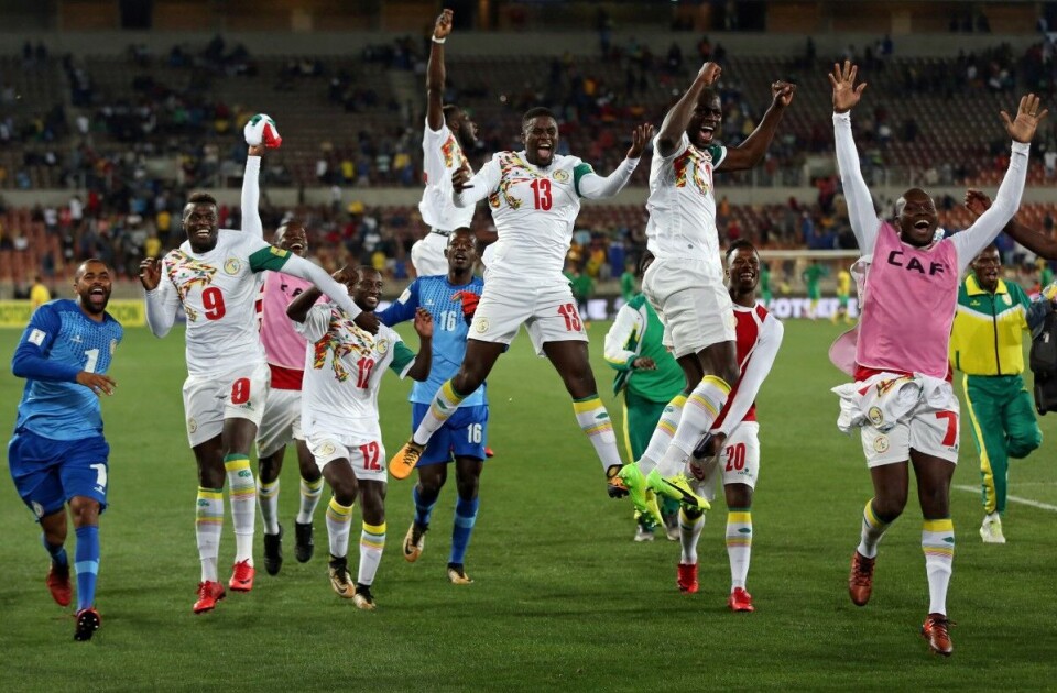 Senegals spillere jubler etter å ha vunnet borte mot Sør-Afrika i kvalifiseringen til VM i Russland. Senegal har et sterkt mannskap. Mange tror og håper at de kan gå langt i sommerens fotball-VM.