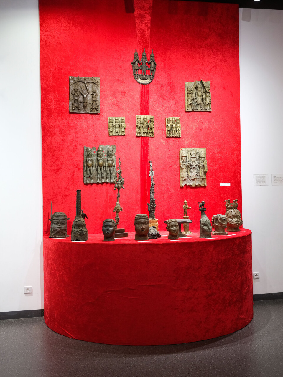 Bronse-skulpturer fra Benin. Bronse-skulpturer fra Benin.
