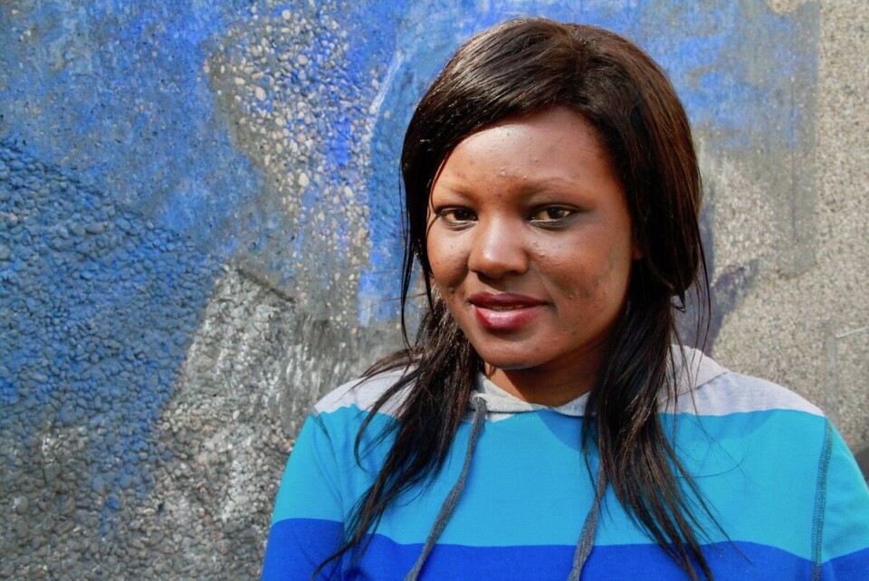 Josephine Kimani jobber for Family Health Options Kenya (FHOK), som blant annet driver med holdningsarbeid blant unge. Hun mener Kenya trenger en #MeToo-kampanje. Foto: Nina Bull Jørgensen