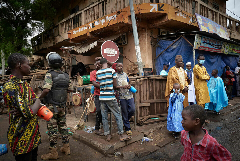 Tilstrømmingen av internt fordrevne til Bamako har økt betydelig det siste året. Konfliktene i Malis regioner merkes stadig sterkere også i hovedstaden, med økt fattigdom og mer kriminalitet. Det betyr at også landets beslutningstagere får landets enorme utfordringer tett på egen hverdag. Foto: Michele Cattani / AFP / NTB