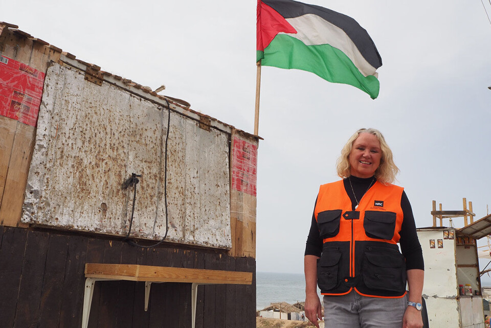 Inger-Anne Hauge jobber for Flyktninghjelpen i Gaza. Det er en utfordrende hverdag med mye praktisk som skal løses. – Men vi er et bra team, så vi løser det meste, sier hun. Foto: Privat