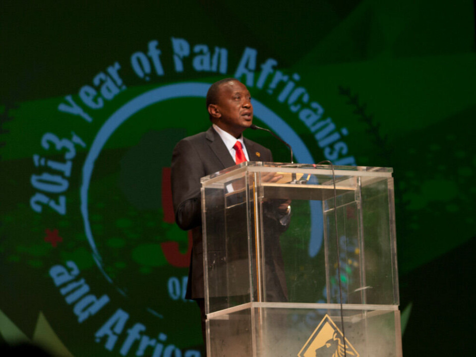 Kenyas nyvalgte president Uhuru Kenyatta taler på Den afrikanske unionens 50-årsjubileum. Kenyatta er siktet av Den internasjonale straffedomstolen for delaktighet i volden etter valget i 2007, der over 1200 mennesker mistet livet. Foto: Even Tømte
