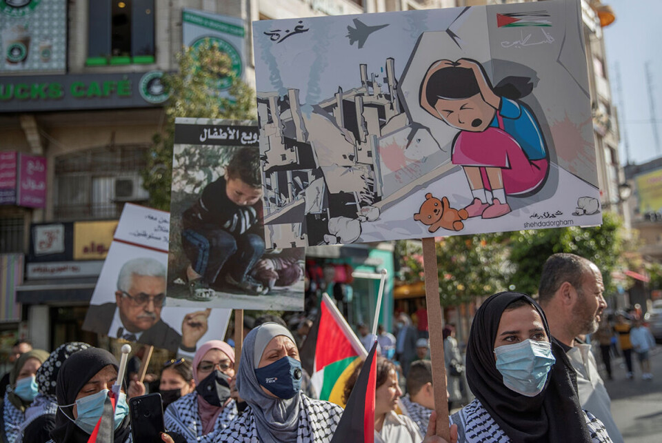 Mange palestinere gikk ut i gatene på Vestbredden i solidaritet med befolkningen på Gazastripen under kamphandlingene mellom Hamas og Israel i forrige måned. Foto: AP-NTB