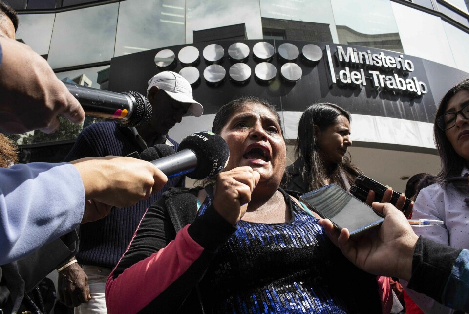 APPELL: Plantasjearbeideren Dencita Guerrero holder appell i hovedstaden Quito. Saken har fått stor oppmerksomhet i offentligheten. Sjefen for Furukawa, som også er Norges konsul i landet, mener mye av problemene skyldes at 'en agitator' har satt arbeiderne opp mot plantasjeselskapet. Foto: Plan V