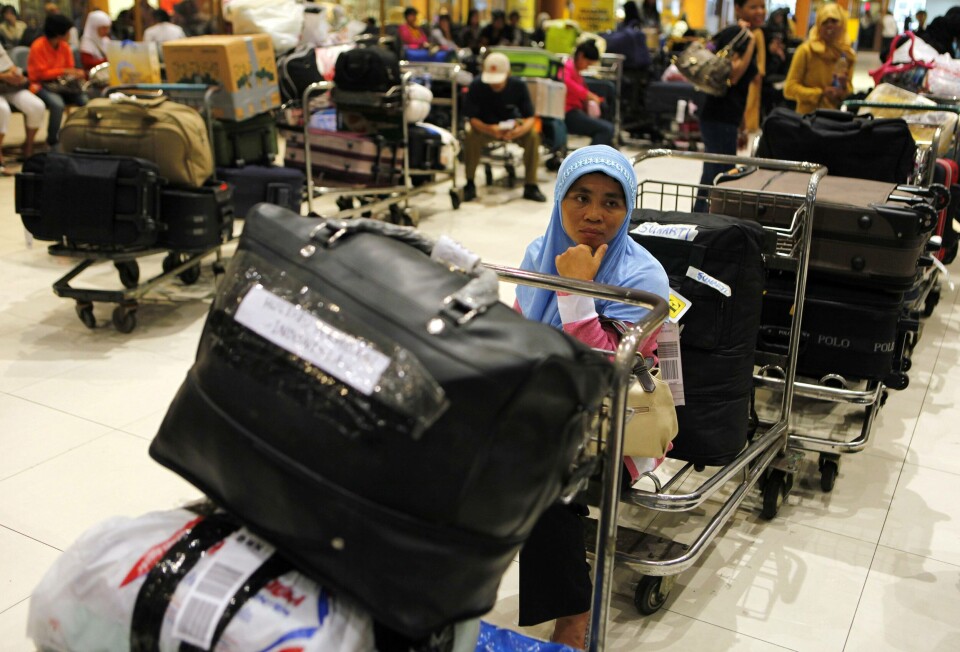 En indonesisk kvinne har kommet hjem fra Saudi Arabia. Mange sliter med å komme seg ut fra landet. Foto: Beawiharta / NTB scanpix