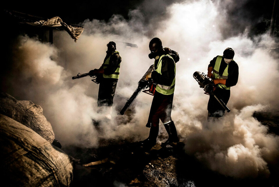 I midten av april innførte kenyanske myndigheter portforbud og det ble iverksatt arbeid med å desinfisere gater og markeder for å hindre spredning av covid-19. Foto: Luis Tato / AFP / NTB scanpix