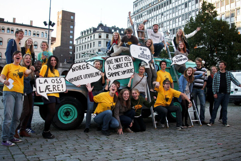 Changemaker i aksjon mot urettferdige strukturer i det internasjonale handelssystemet, men blir likevel beskyldt av ironigenerasjonen for ikke å ville dytte samfunnet i en ny retning. Foto: Changemaker Changemaker i aksjon mot urettferdige strukturer i det internasjonale handelssystemet, men blir likevel beskyldt av ironigenerasjonen for ikke å ville dytte samfunnet i en ny retning. Foto: Changemaker