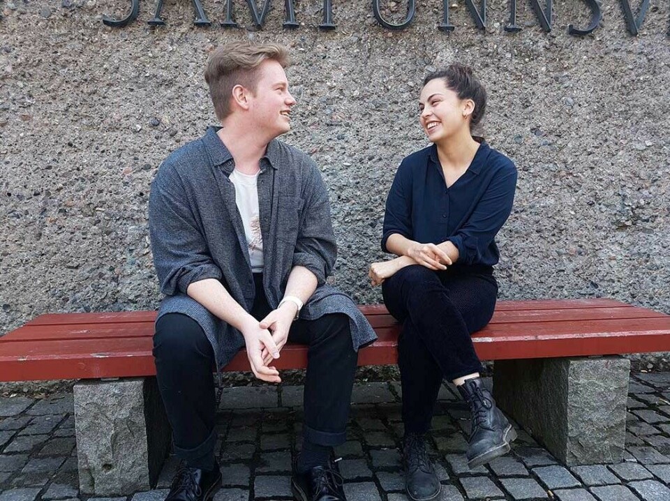 Leif-Erik Sørensen og Alexandra Salfatte Larsen trives på utviklingsstudier ved Universitetet i Oslo, blant folk som er 'over gjennomsnittlig interessert i internasjonal politikk'. Foto: Ester Nordland