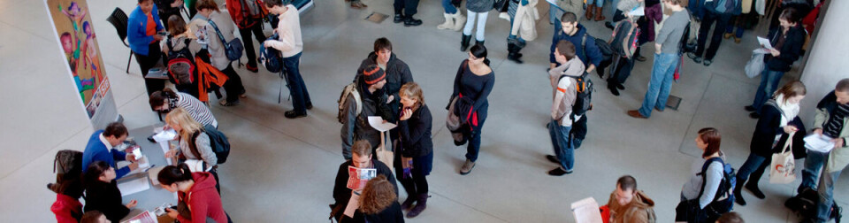 Studenter ved Universitetet i Bergen registrerer seg ved starten på studieåret. Men i år kan de ikke lenger velge utviklingsstudier. Foto: NTB Scanpix/ Samfoto