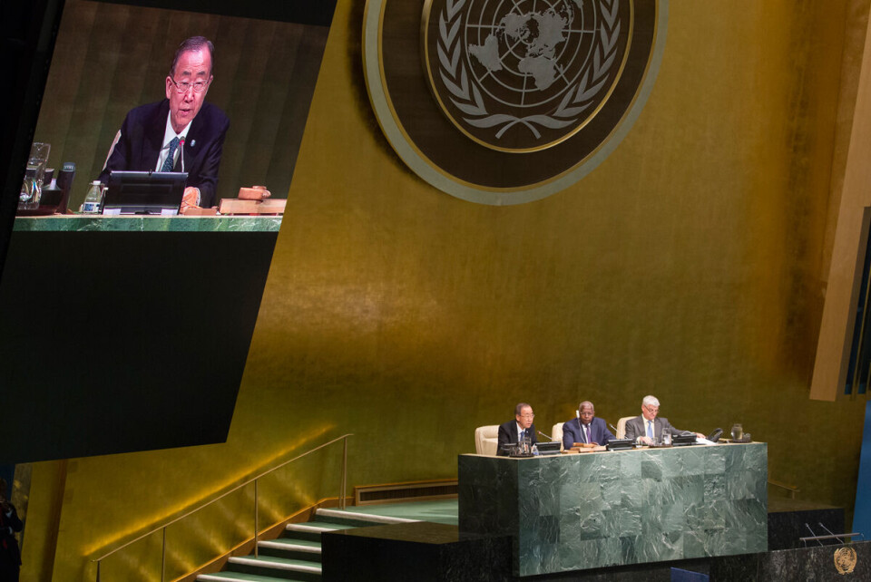 FN-landene er enige om nye mål for bærekraftig utvikling. Her fra diskusjoner i generalforsamlingen ledet av generalsekretær Ban Ki-moon om hvordan de skal finansieres. Foto: UN Photo