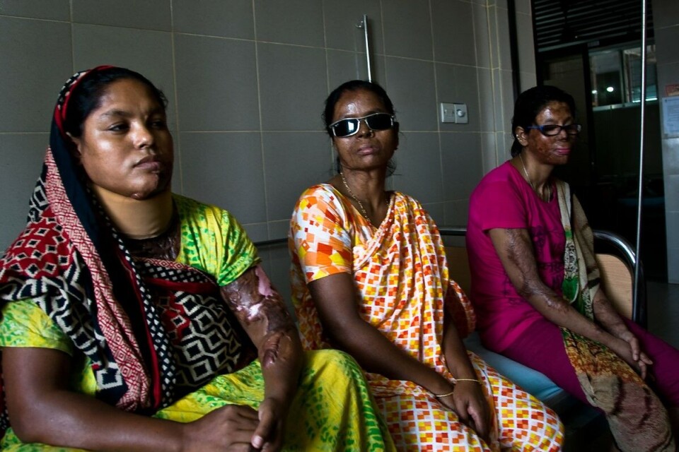 Romana (33), Rebekka (40) og Sumi (18) må leve med sine sår og traumer resten av livet. Alle har de opplevd å bli å bli skadet for livet av menn som sto dem nær. Foto: Karen-Margrethe Ali