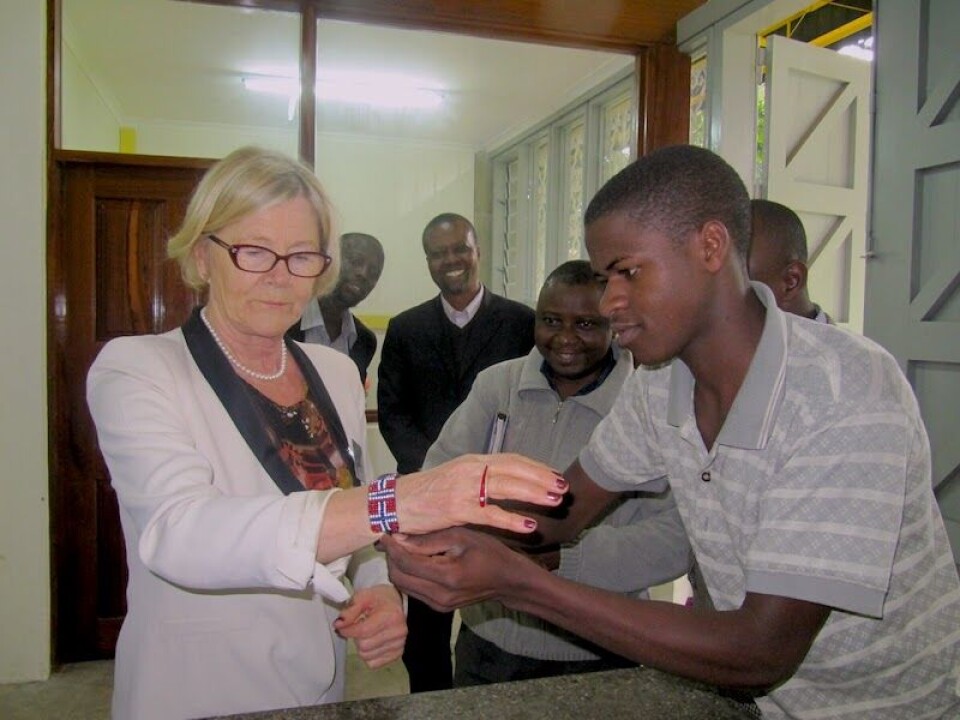Ingunn Klepsvik har mer enn 40 års erfaring med bistandsarbeid og bodde i Tanzania i to omganger, sist som Norges ambassadør (fra 2010-2014). Hun tegner et hyggeligere bilde av bistandsbransjen enn boka og TV-serien 'Liberty'.