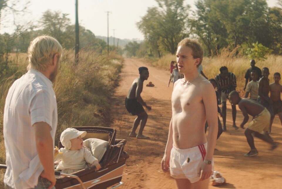«Liberty» handler blant annet om oppveksten til to unge gutter: En ung danske som ønsker å være mest mulig afrikaner, og en ung mann fra Tanzania som drømmer om Europa. Bildet er fra tv-serien. Foto: Danmarks Radio