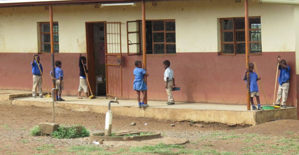 De fleste barn i Sør-Afrika begynner på skole, men mange fullfører ikke 12 år på skolen. Foto: Jan Speed