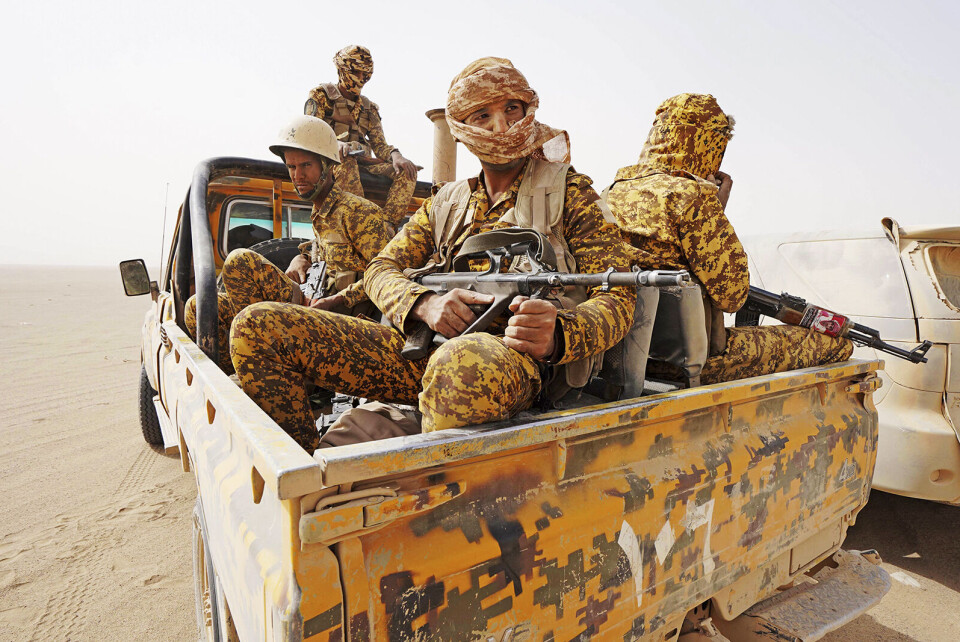 Militssoldater alliert med den Saudi-støttede regjeringen ved en militærpost i Jemens nordøstlige provins Marib 16. april i år. Soldatene kjemper mot Huthi-opprørere. Den blodige konflikten i Marib er en av mange Norge har uttalt seg om de siste månedene. Foto: AFP / NTB