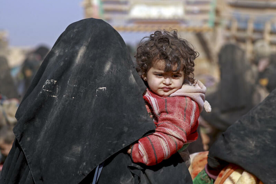 Syria, 26. januar 2019: Familer som er tvunget til å flykte fra sine hjem i Hajin-distriktet i østlige Deir-Ez-Zor.