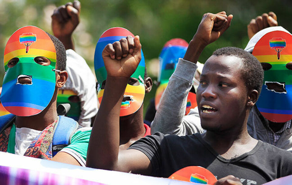 Demonstranter i Nairobi roper slagord mot den nye anti-homo-loven som nylig ble vedtatt i Uganda. Foto: NTB Scanpix, EPA / Dai Kurokawa
