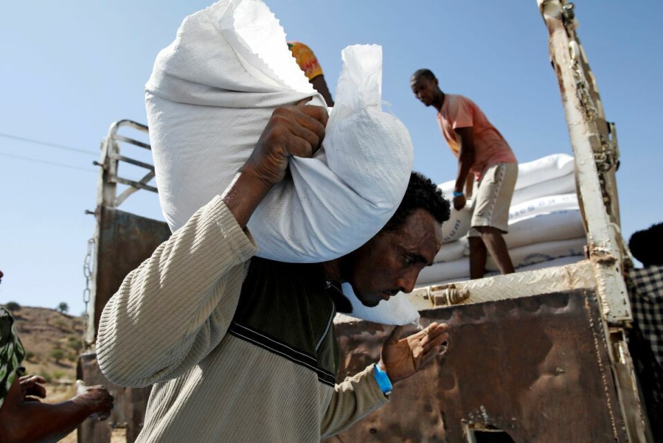 Å sikre at hjelpesendinger når frem til dem som trenger det mest er blant de største utfordringene for FNs humanitære innsats i øyeblikket. Det er dessuten viktig at en ny OCHA-sjef tar tak i «beskyttelseskrisen» vi står overfor, mener Jan Egeland som tidligere har ledet OCHA. Foto: NTB